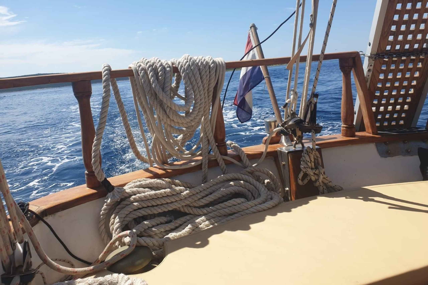 Zadar: Cruise aboard an Authentic Wooden Boat with Drinks