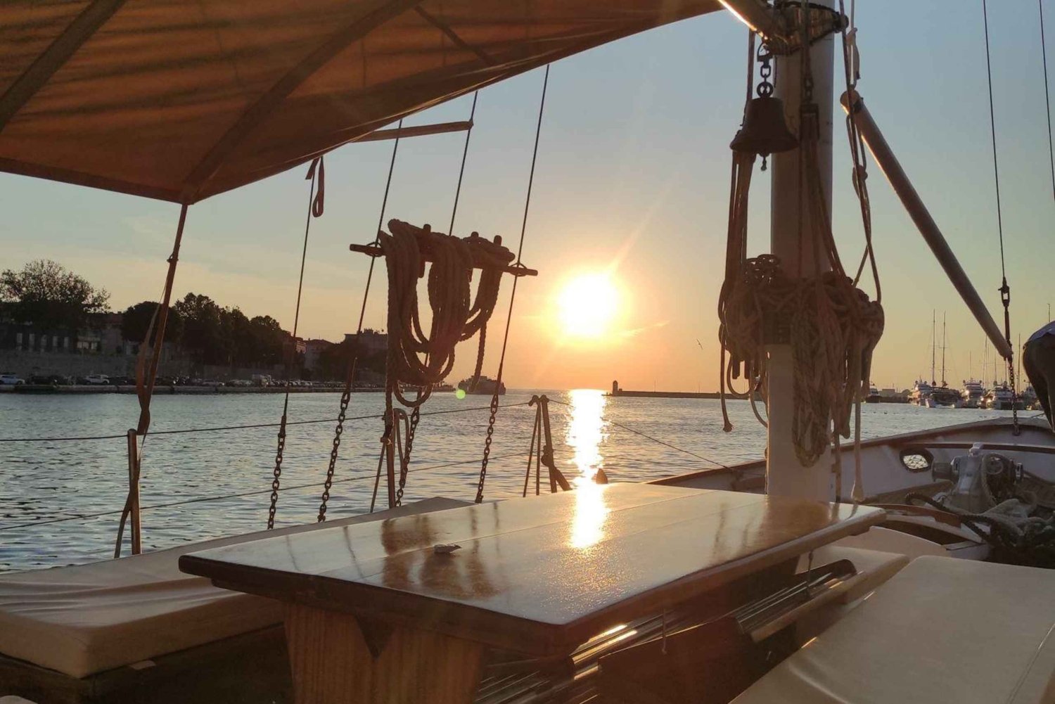 Zadar: Cruise aboard an Authentic Wooden Boat with Drinks