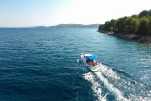 Zadar: Passeio de barco com equipamento de mergulho e bebidas
