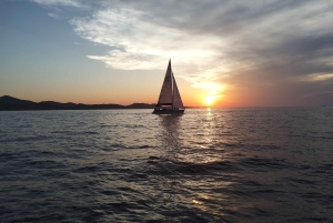 ザダル：シュノーケリング用具とドリンク付きボートツアー