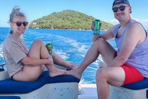 ザダル：シュノーケリング用具とドリンク付きボートツアー