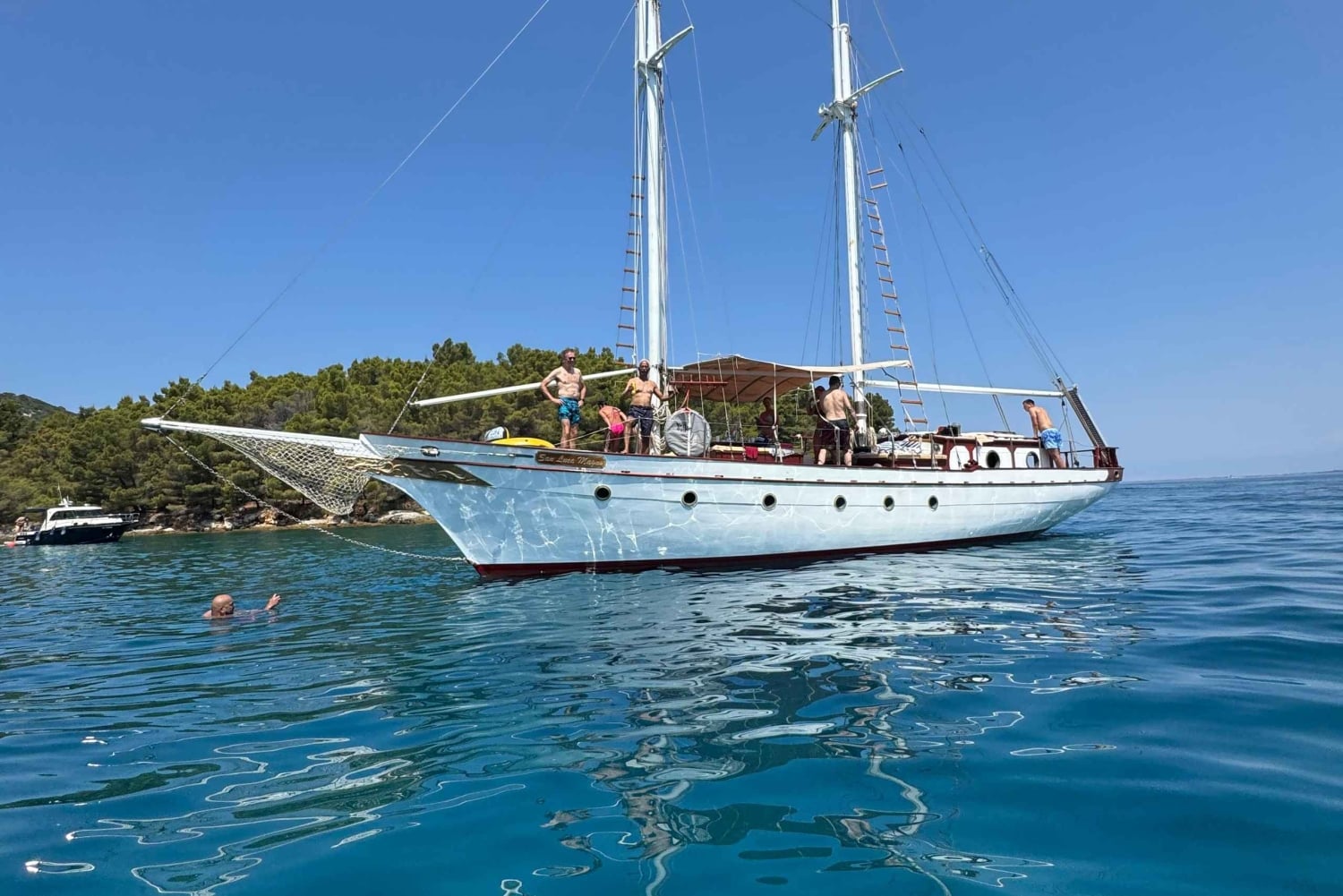 Zadar: crucero a bordo de un auténtico barco de madera con bebidas incluidas.