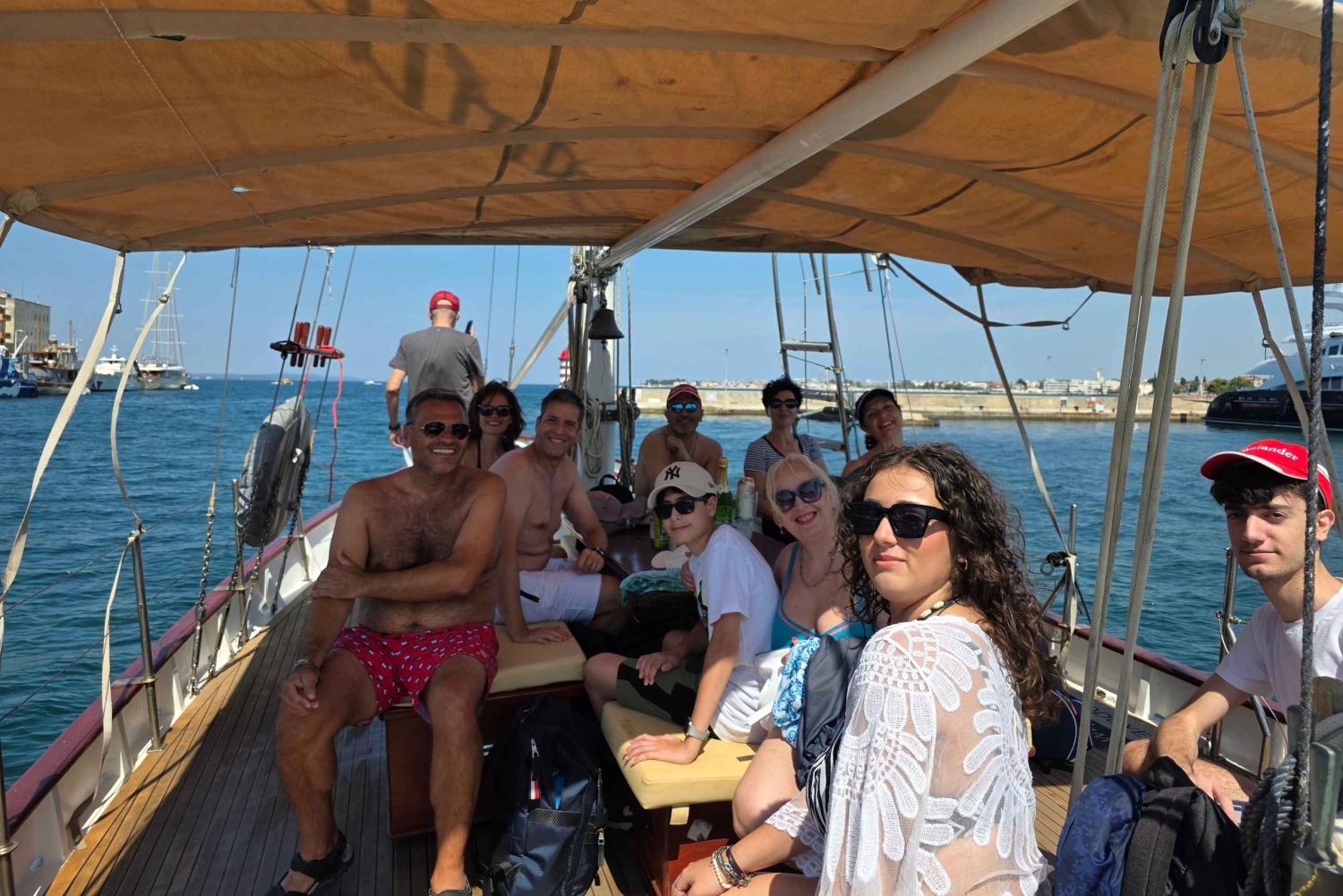 Zadar: crucero a bordo de un auténtico barco de madera con bebidas incluidas.