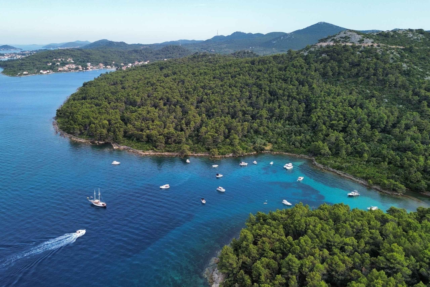 Zadar: crucero a bordo de un auténtico barco de madera con bebidas incluidas.