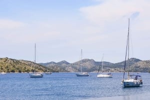 Zara: Escursione in barca a vela di un'intera giornata alle Kornati