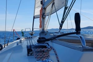 Zara: gita in barca a vela di un'intera giornata con snorkeling