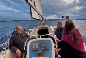 Zadar: Ganztägiger Segeltörn mit Schnorcheln