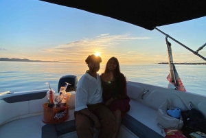 Zadar: crucero en bote al atardecer, cena en una isla y chapuzón