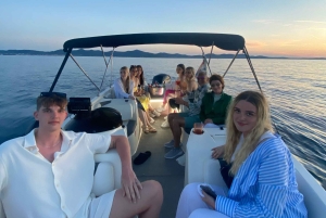 Zadar: crucero en bote al atardecer, cena en una isla y chapuzón