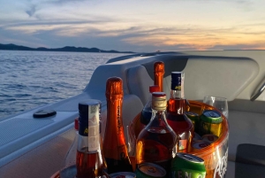 Zadar: crucero en bote al atardecer, cena en una isla y chapuzón