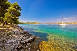 Zadar: Hop-On/Hop-Off-Speedboat-Tour mit 3 Stopps und Getränken