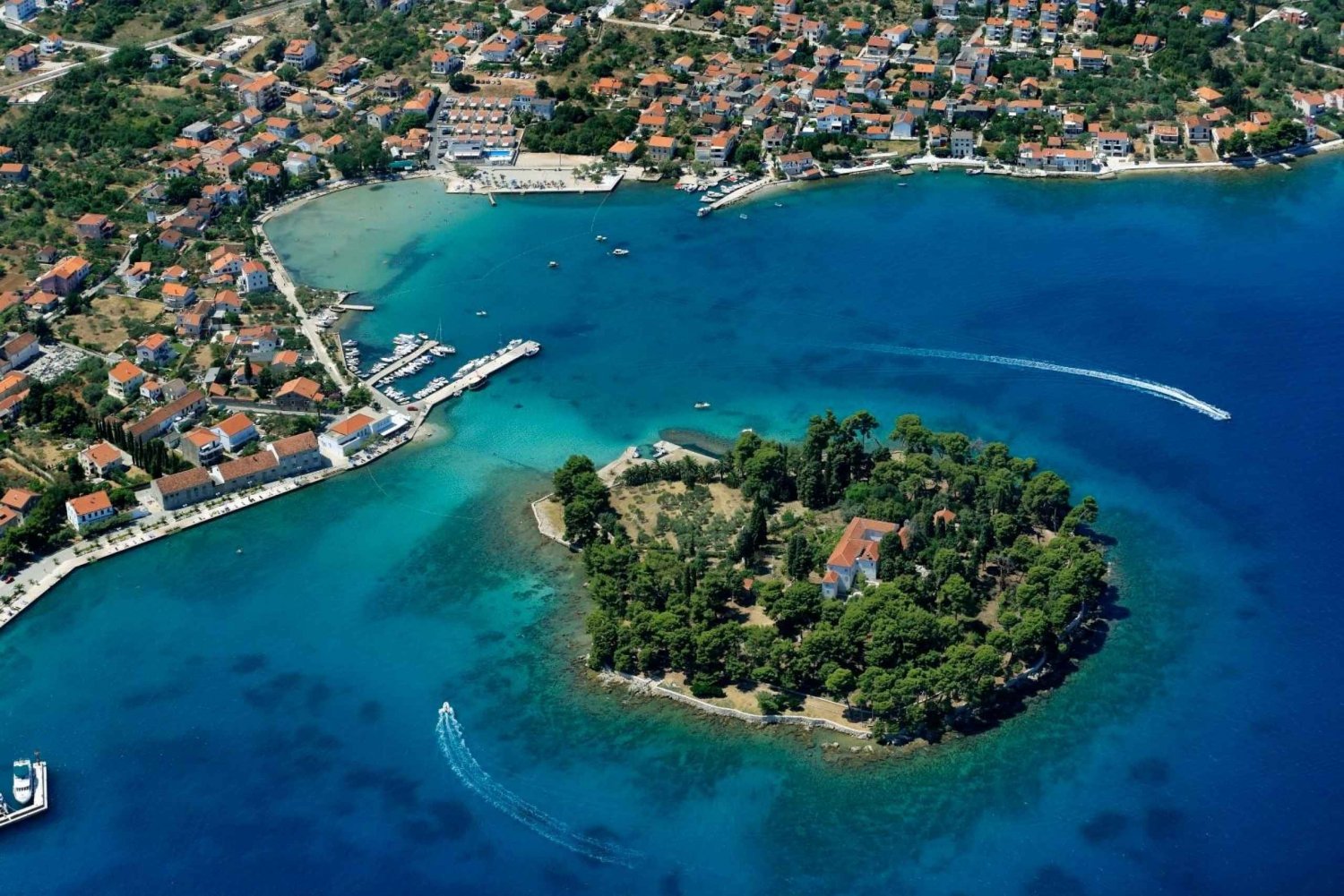 Zadar: Båttur på 3 øyer med snorkling og drikkevarer