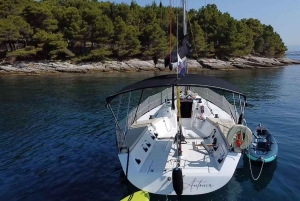 Zadar: Rejs po wyspach z napojami, snorkelingiem i kajakarstwem