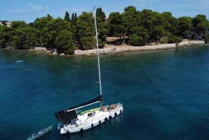 Zadar: Rejs po wyspach z napojami, snorkelingiem i kajakarstwem