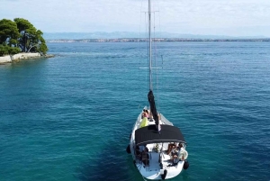 Zadar: Rejs po wyspach z napojami, snorkelingiem i kajakarstwem