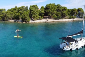 Zadar: Rejs po wyspach z napojami, snorkelingiem i kajakarstwem