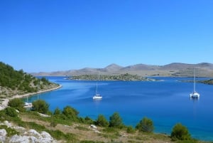 ザダル：コルナティとテラシュチツァクルーズ（ランチとチケット付き）