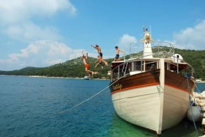 Zadar: Kornati-bådtur med frokost og svømmestop