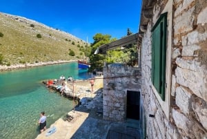 Zadar: Kornatin veneretki lounaalla ja uimapysähdyksillä.