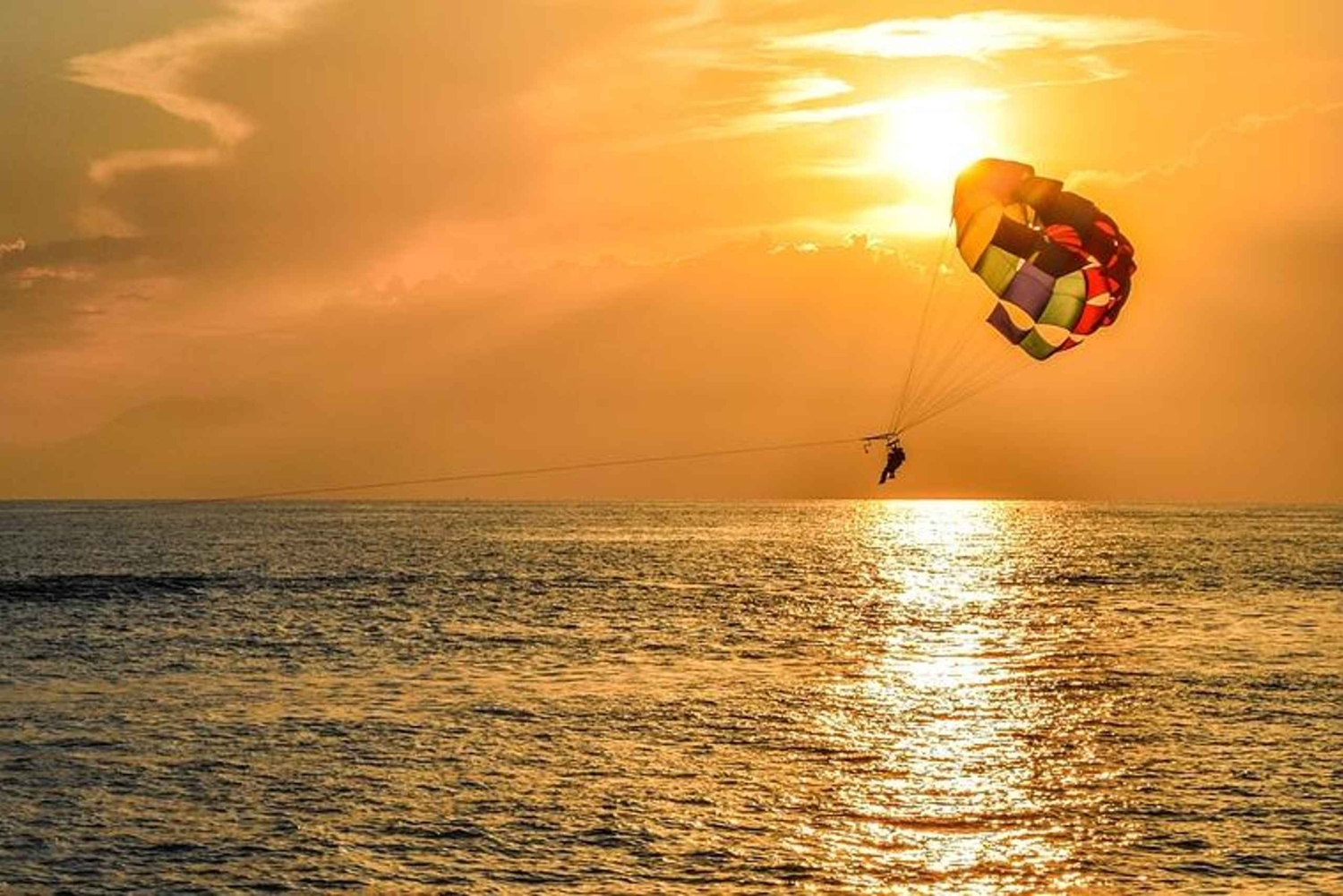 Zadar: parasailing o zachodzie słońca nad Adriatykiem