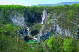 Zadar: Plitvice Lakes Day Tour, Boat Ride & Ticket Included