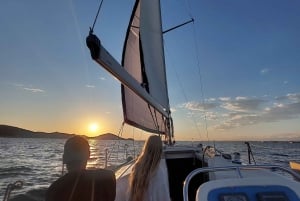 Zadar: privézeiltocht bij zonsondergang in de Zadar-archipel
