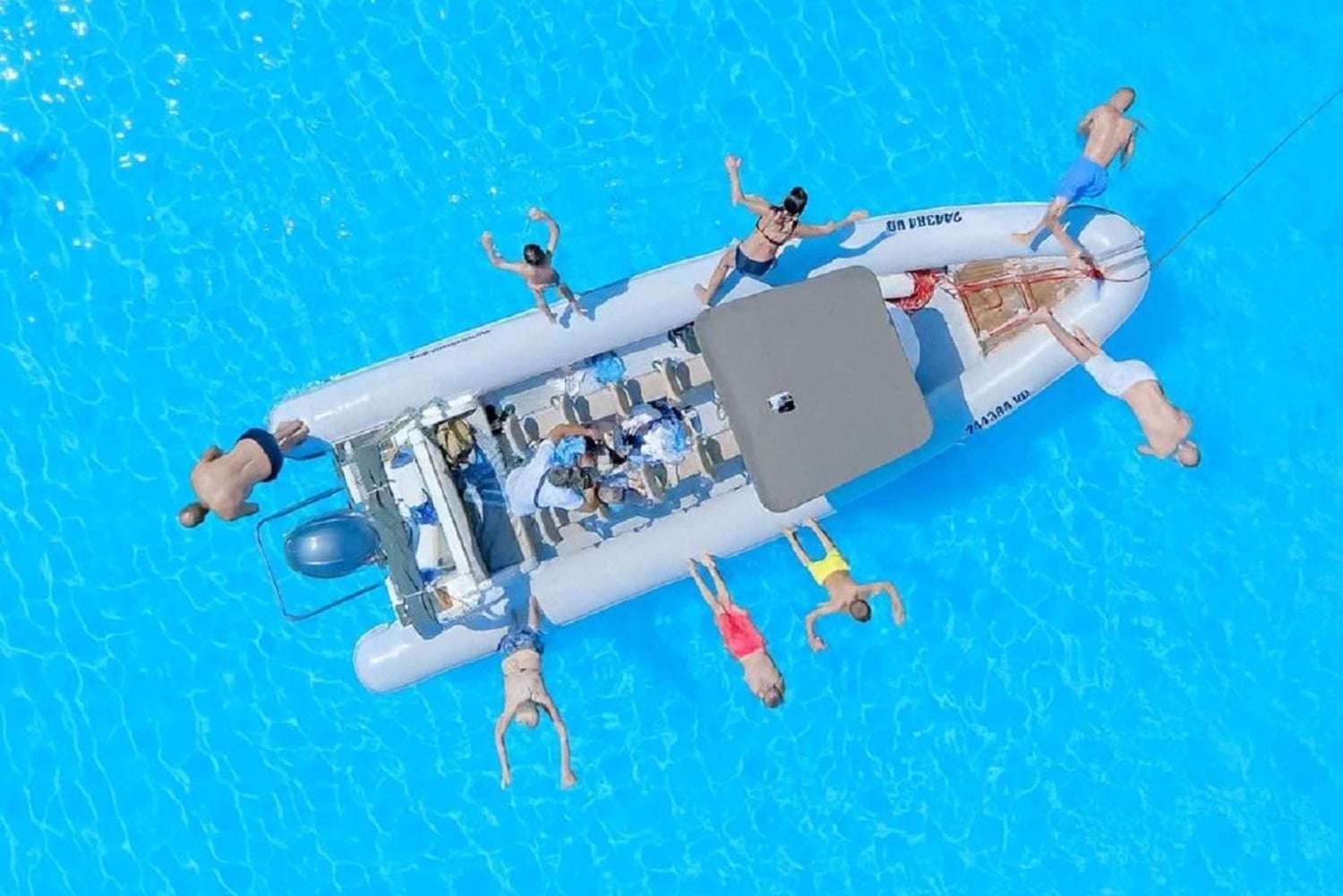 Zadar: RIB-bådtur til skjulte bugter med snorkling og drikkevarer