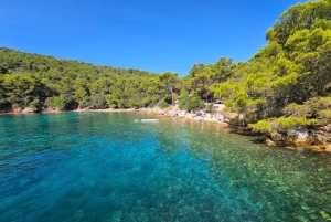 Zadar: RIB-bådtur til skjulte bugter med snorkling og drikkevarer