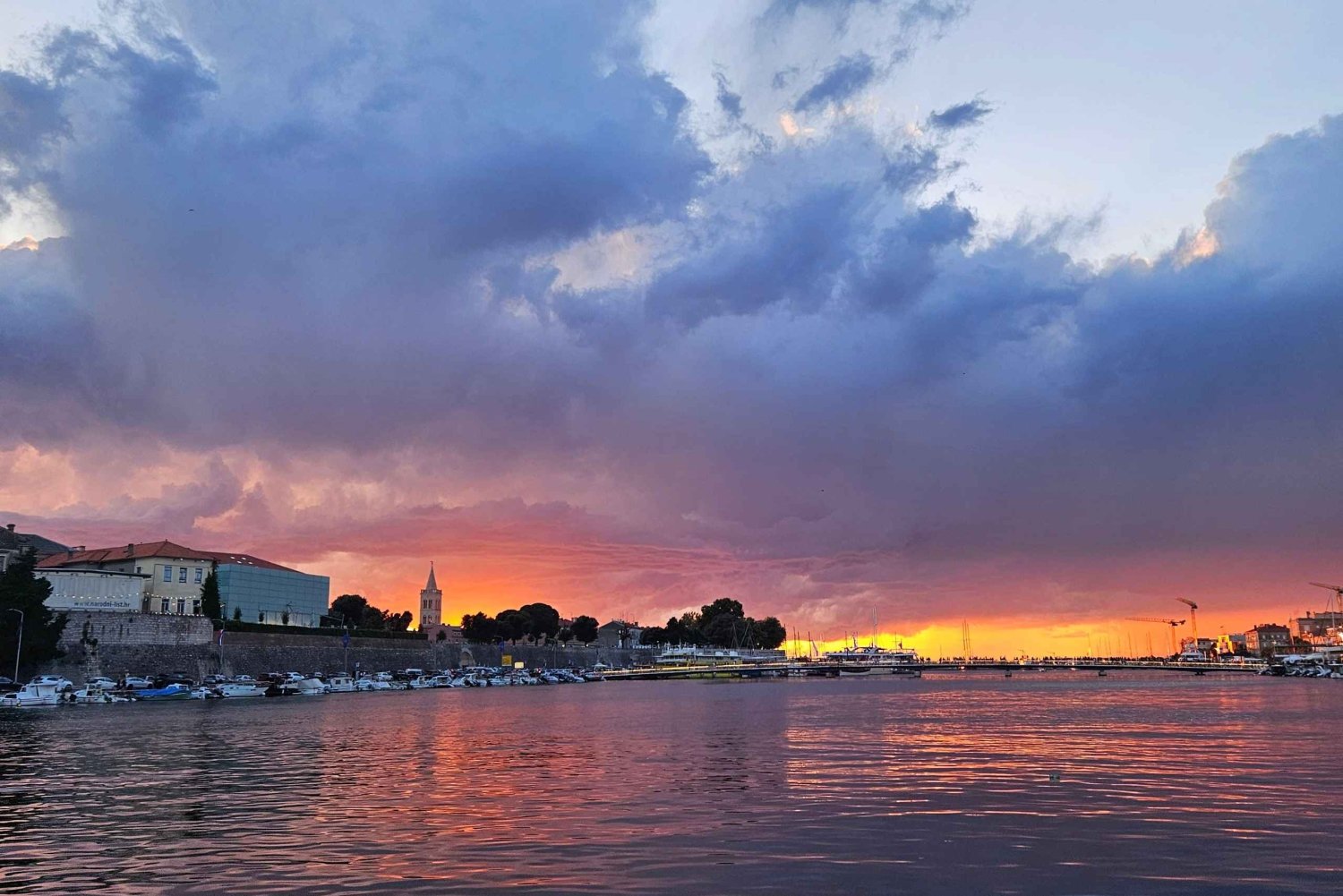 Zadar: Romantisk båttur i solnedgången med champagne