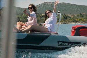 ザダル：スピードボートでスリル満点の3島ツアー（シュノーケリング付き）