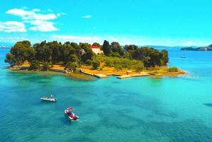 ザダル：スピードボートでスリル満点の3島ツアー（シュノーケリング付き）