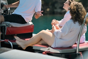 ザダル：スピードボートでスリル満点の3島ツアー（シュノーケリング付き）