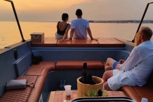 Zadar: Passeio de barco ao pôr do sol com uma taça de Prosecco