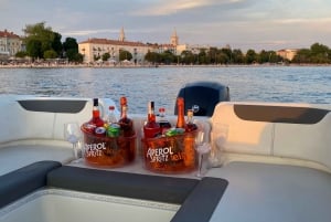 Zadar: Excursión en barco al atardecer con bebidas ilimitadas