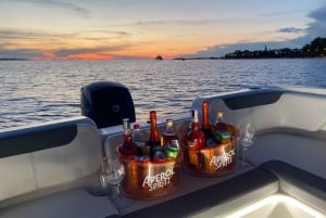 Zadar: Excursión en barco al atardecer con bebidas ilimitadas
