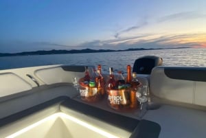 Zadar: Excursión en barco al atardecer con bebidas ilimitadas