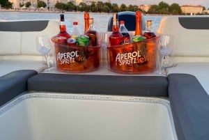 Zadar: Excursión en barco al atardecer con bebidas ilimitadas