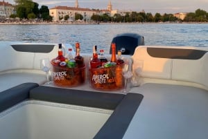 Zadar: Excursión en barco al atardecer con bebidas ilimitadas