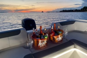 Zadar: Excursión en barco al atardecer con bebidas ilimitadas