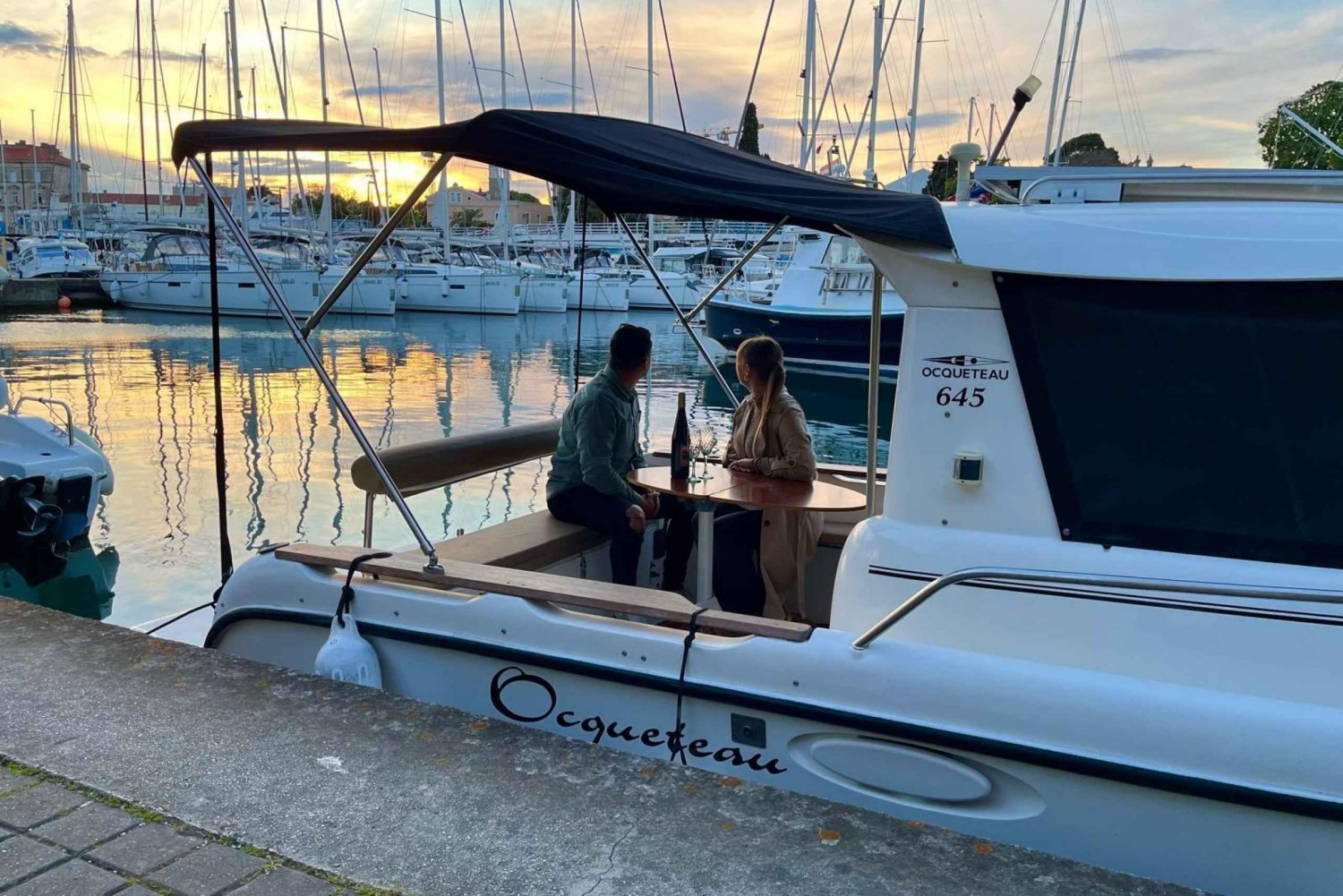 Zadar: Passeio de barco ao pôr do sol com bebida de boas-vindas e doces