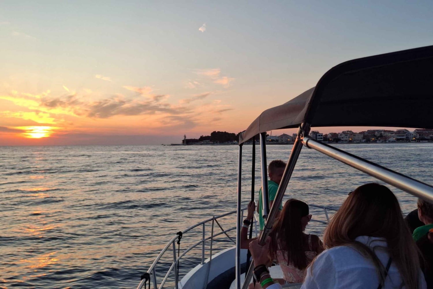 Zara: crociera al tramonto su una barca d'epoca con vino e snack