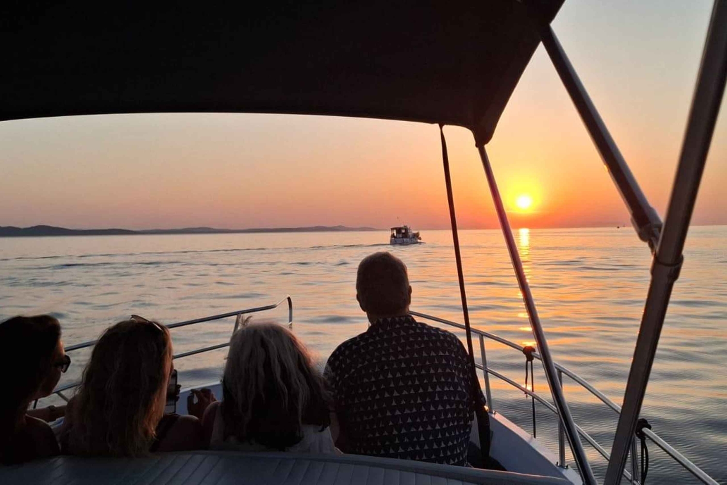 Zara: crociera al tramonto su una barca d'epoca con vino e snack