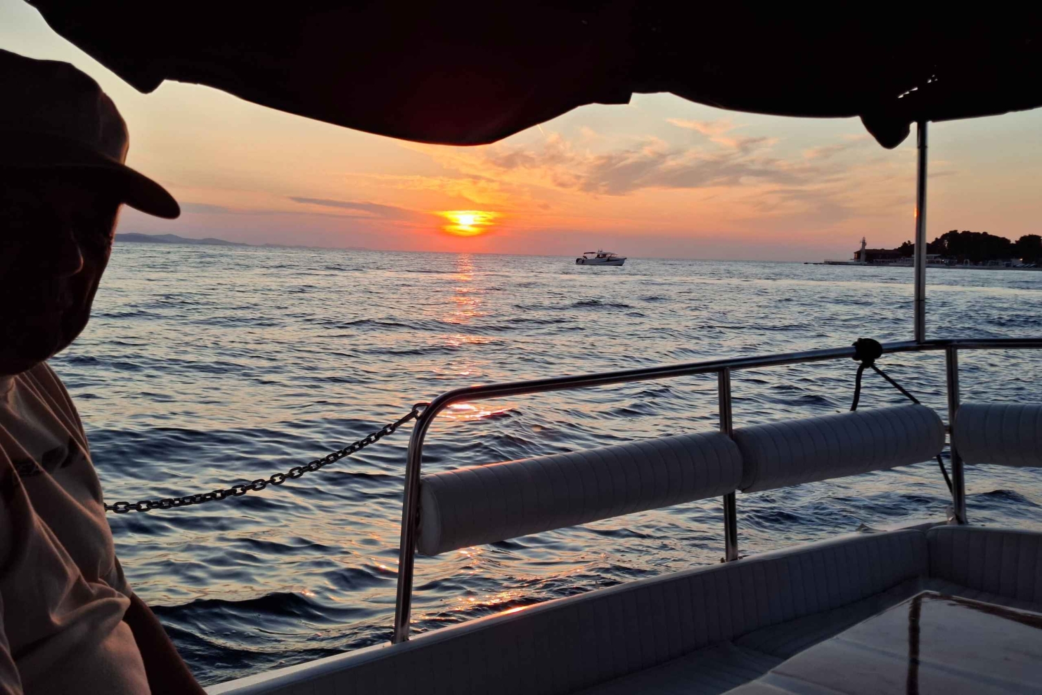 Zara: crociera al tramonto su una barca d'epoca con vino e snack