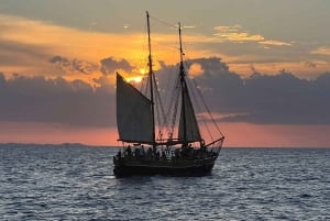 Zadar: Solnedgangskrydstogt på traditionel båd med vin