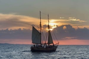 Zadar: Solnedgangskrydstogt på traditionel båd med vin