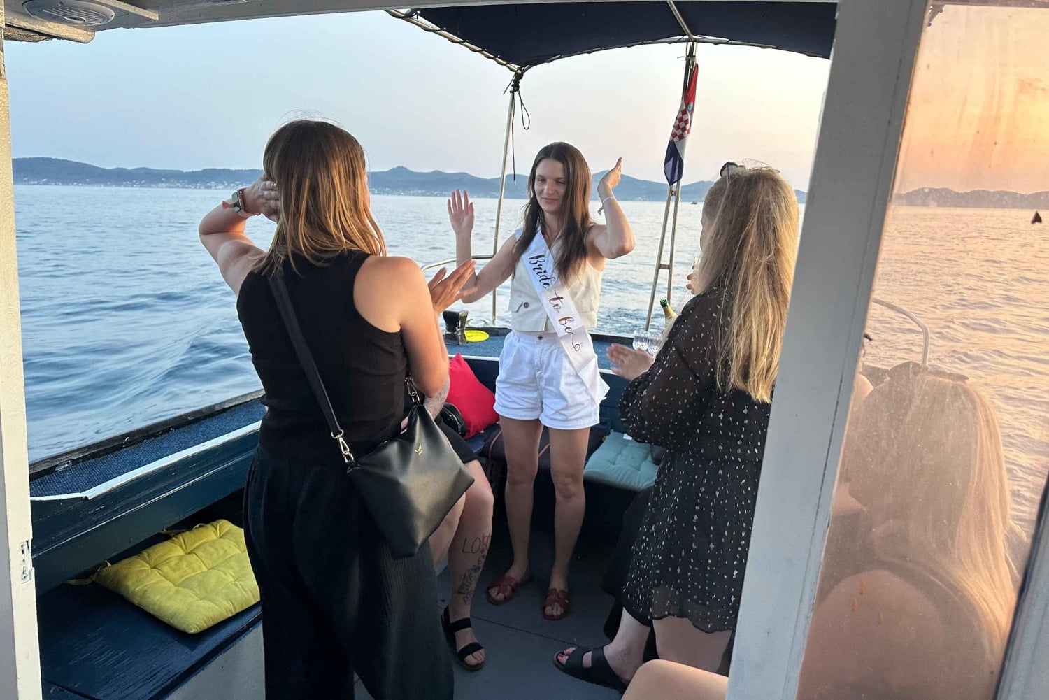 Zara: crociera al tramonto con champagne illimitato