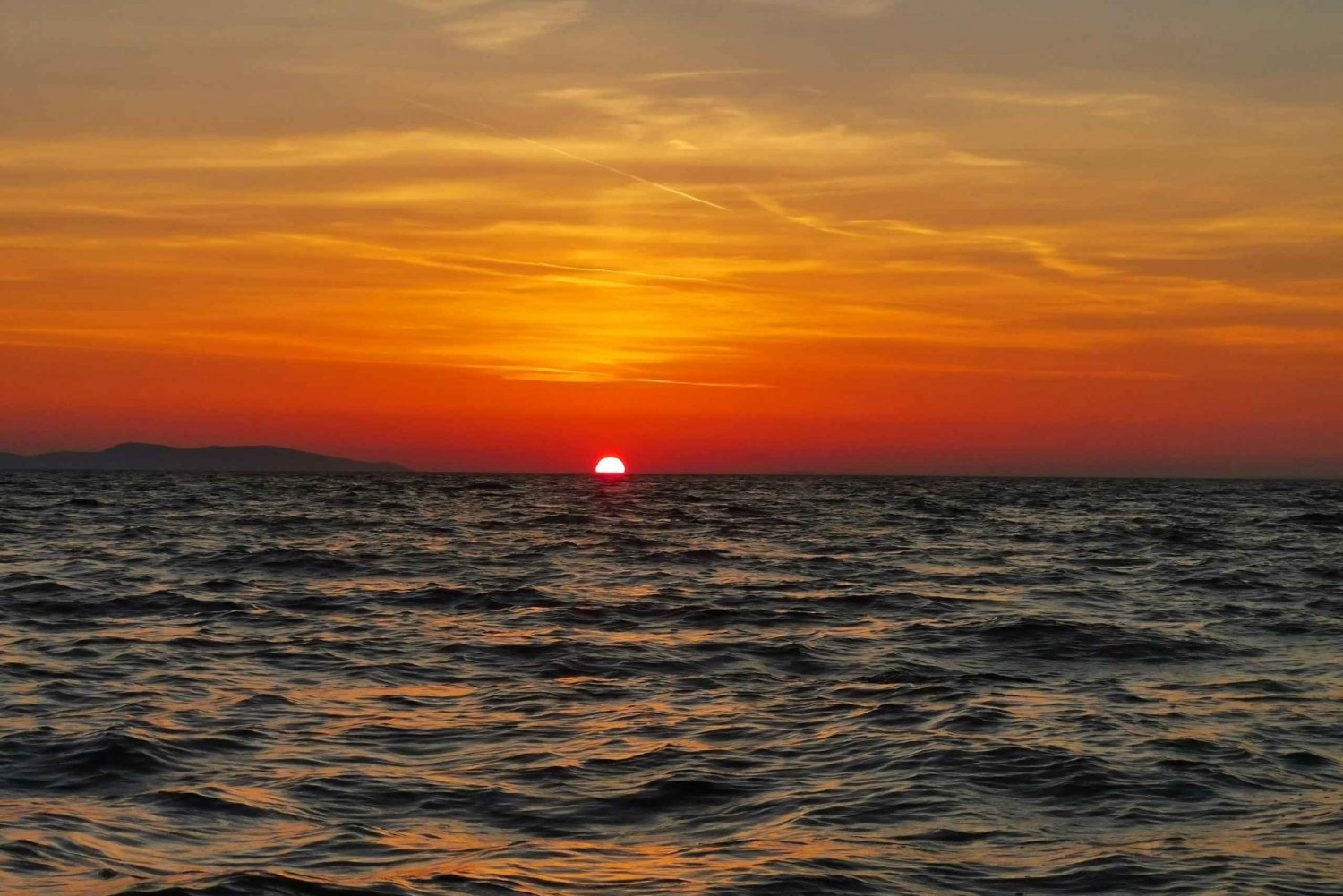 Zadar: Sonnenuntergang & Nachtfahrt mit unbegrenztem Sekt