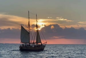 Zadar: Rejs o zachodzie słońca tradycyjną łodzią z winem