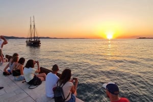 Zadar: Rejs o zachodzie słońca tradycyjną łodzią z winem