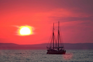 Zadar: Rejs o zachodzie słońca tradycyjną łodzią z winem